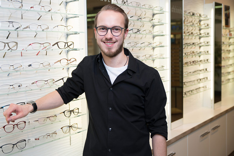 Kevin Ostermayr Augenoptiker und Kontaktlinsenspezialist bei Gronde in Augsburg in der City-Galerie